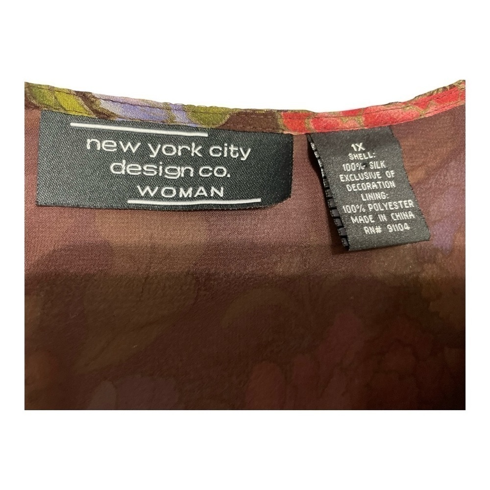 New York City Design Co
100% Silk Floral Button Up
Tunic Top Women size 1X - Picture 9 of 11